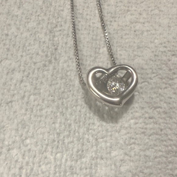 Floating Heart Pendant Necklace-Silver - Picture 3 of 7